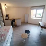 Appartement Tout Equipe 2 A 4 Couchages St Charles